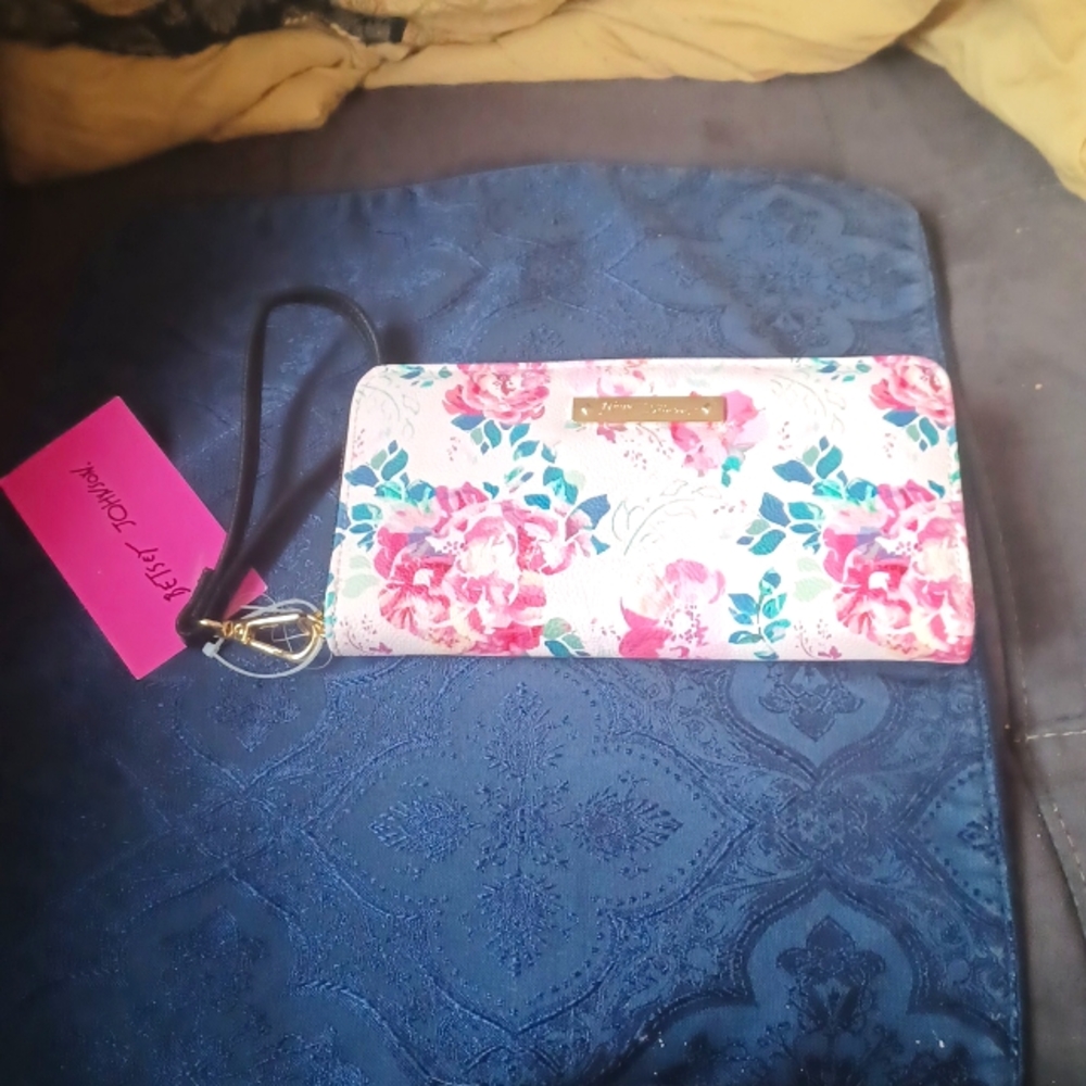 Betsy Johnson wristlet 💚💜
